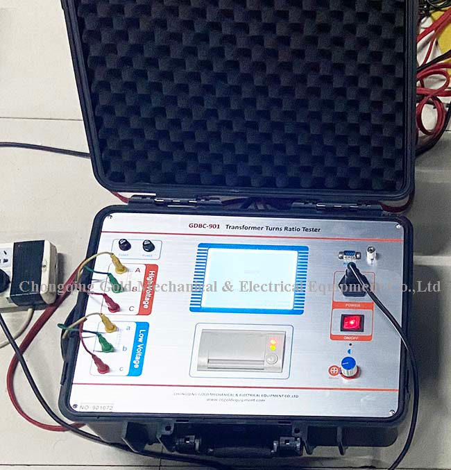 Conjunto de testes de reviravolta de transformador trifásico