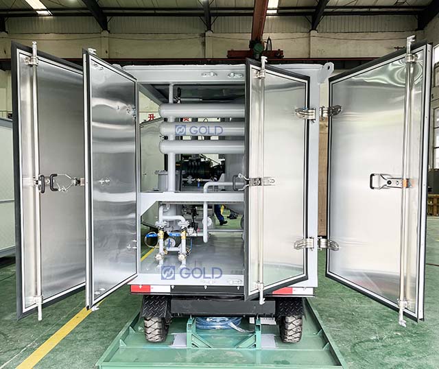 Máquina de filtragem de óleo de transformador de alto vácuo na China com reboque